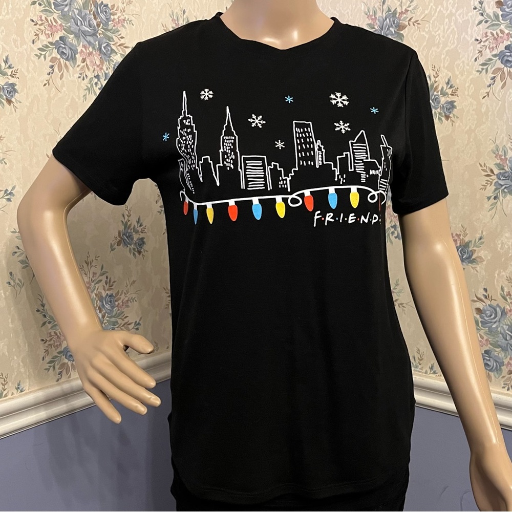 Friend’s Christmas Holiday Skyline Snowflakes Lights, Size S